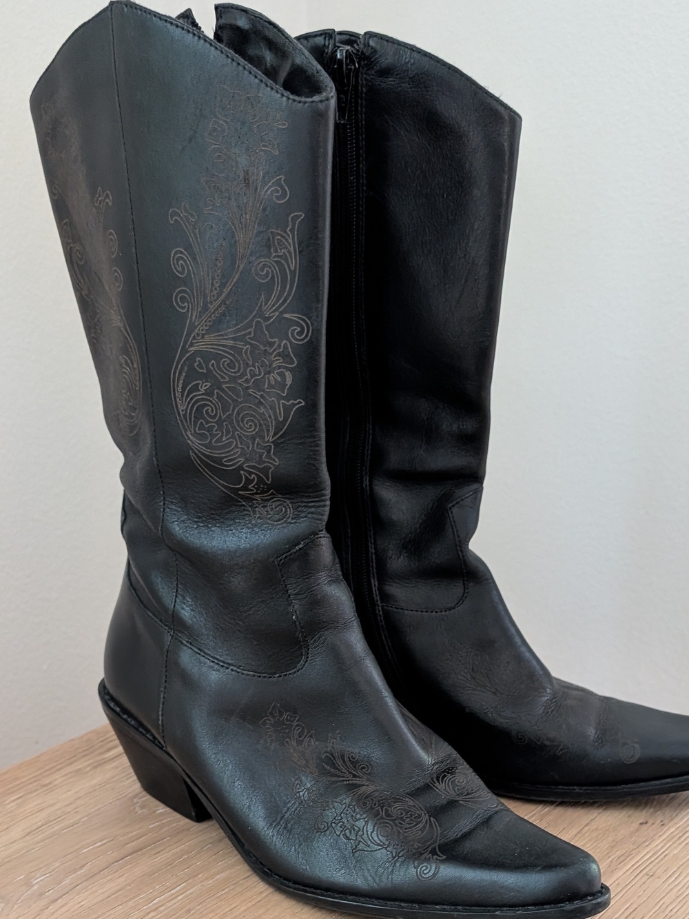 Vintage Authentic Leather Embroidered Western Cowboy Boots In Black - Size 6.5
